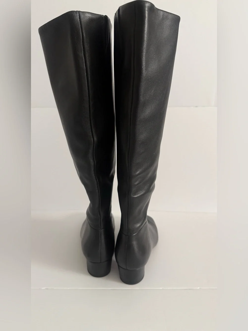 Vince Classic Black Knee-High Leather Boots size5.5